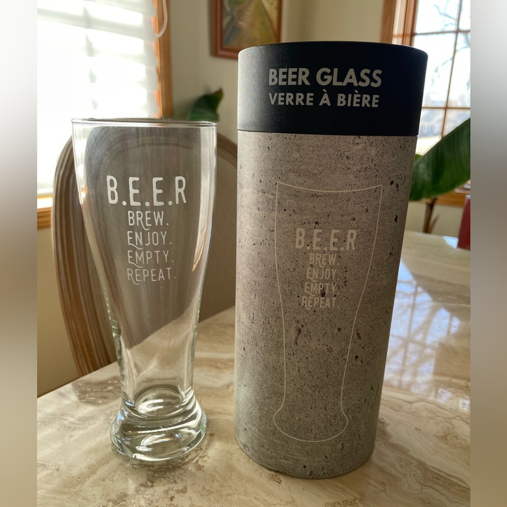 NEW WITH GIFT BOX Beer Glass 16.23 ounce